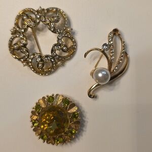 Set of 3 Goldtone vintage Brooches